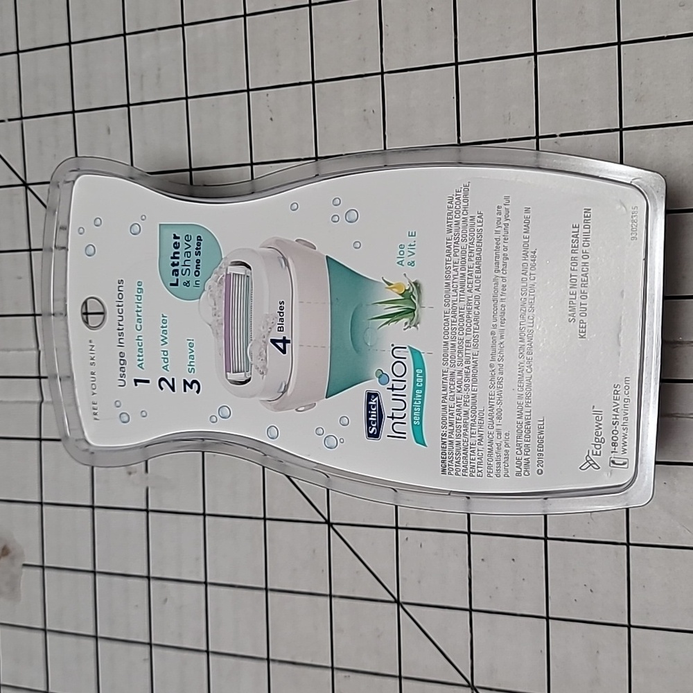 Schick Intuition Trial Pack Razor - Aqua Color, NIP - Picture 2 of 7